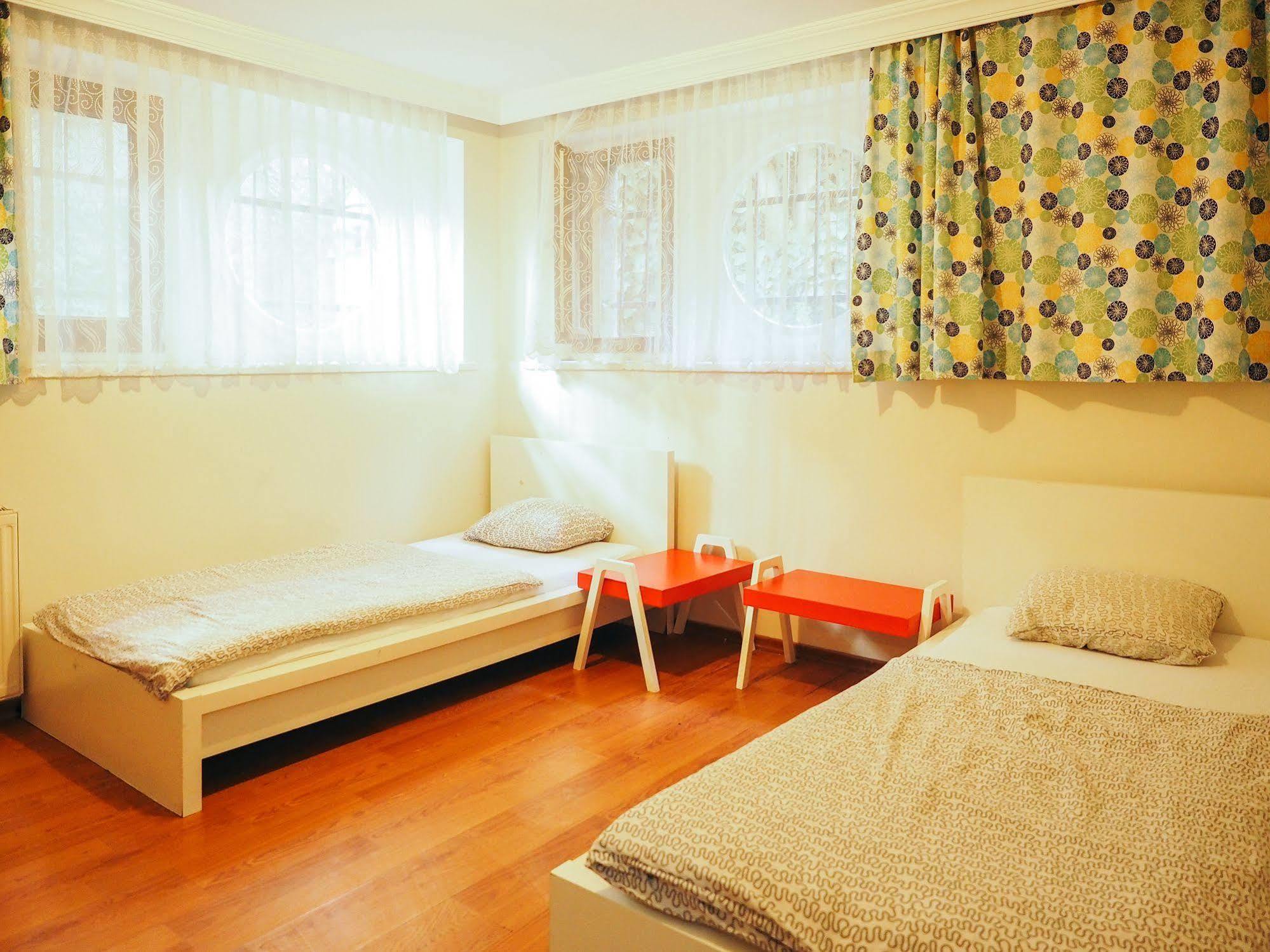 Deeps Hostel *